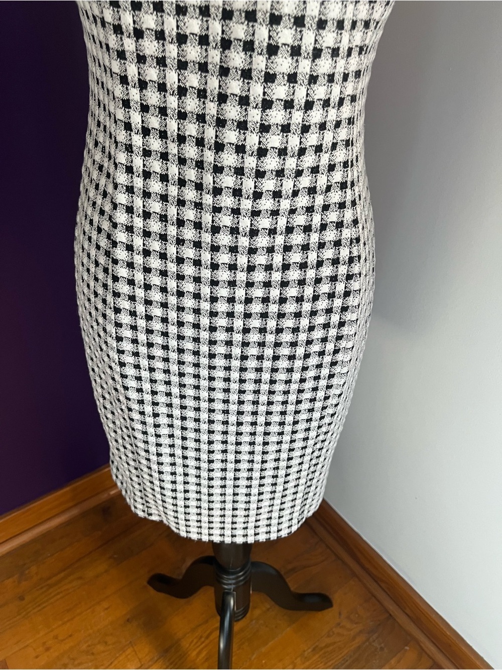 DKNY Black and White Houndstooth/Plaid Dress with Puff Sleeves - Picture 4 of 9
